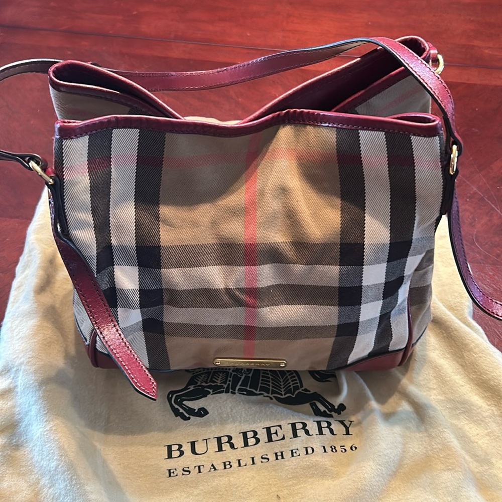 Burberry purse